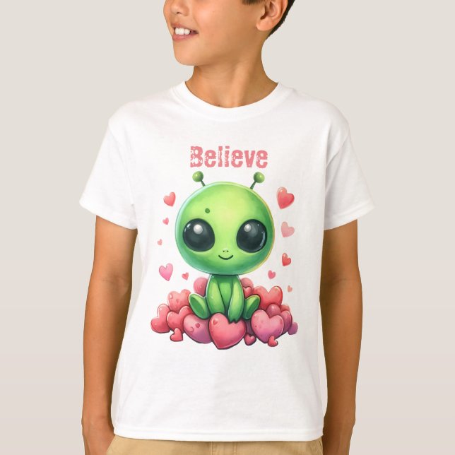 Alien sitzend im Herzen Liebe UFO Glauben Scifi-Sp T-Shirt (Vorderseite)