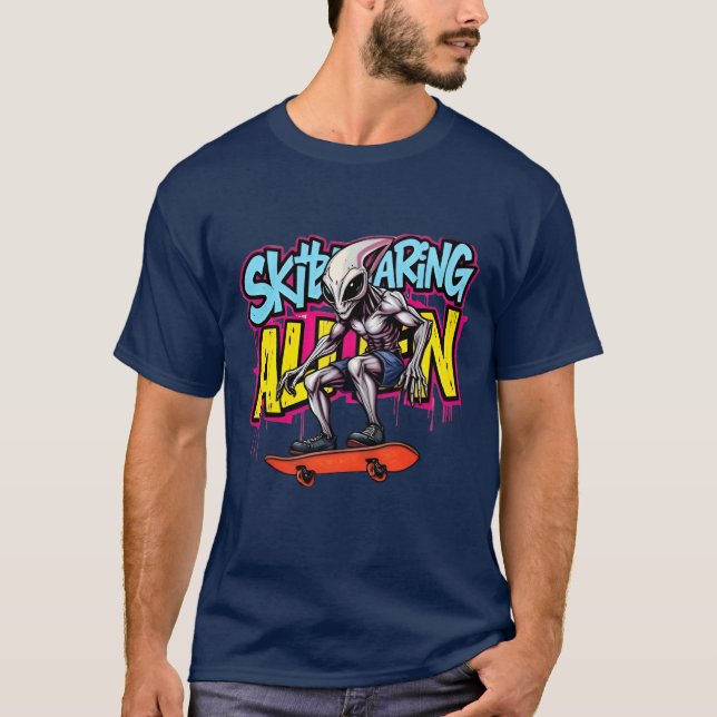 Alien Skateboarding Style Graffiti in Street Art T-Shirt (Vorderseite)