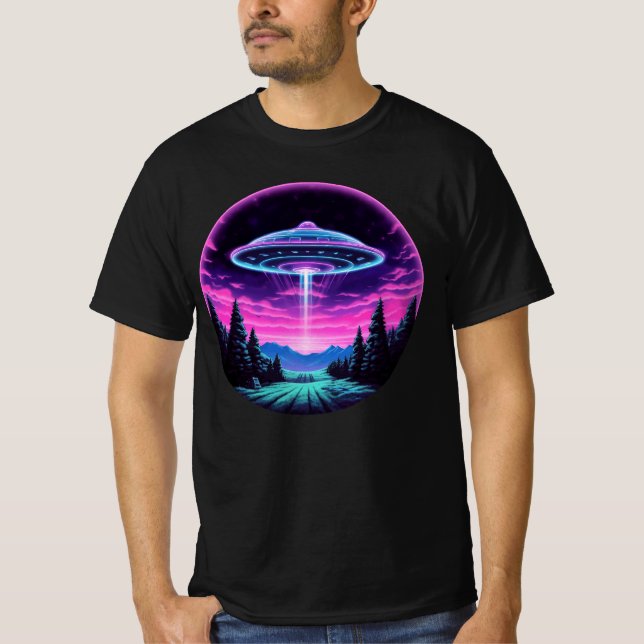 Alien Spaceship Retro Futuristic T-Shirt (Vorderseite)