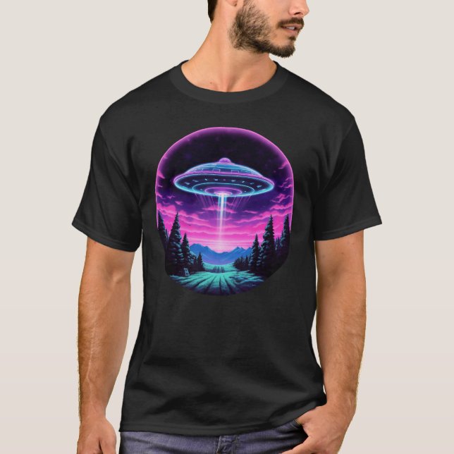 Alien Spaceship Retro Futuristic T-Shirt (Vorderseite)
