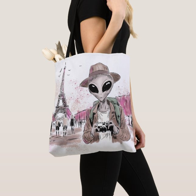 Alien Touring Paris (Von Nahem)