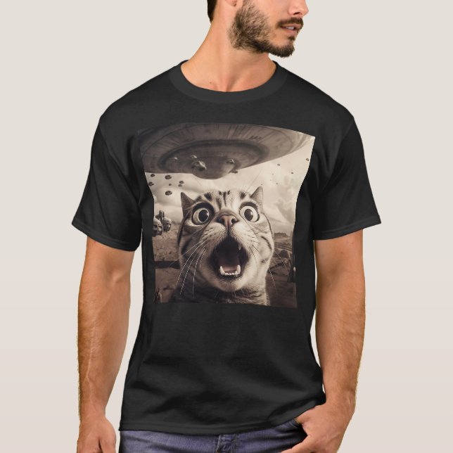 Alien UFO Funny Cat Selfie Scared Cat Lover Spaces T-Shirt (Vorderseite)