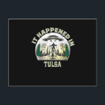 Alien UFO In tulsa City Postkarte<br><div class="desc">Wenn man außerirdische Intelligenz,  Weltraum,  Universum und Science Fiction Liebe macht — dann ist dieses lustige Vintage Shirt des UFO genau das für dich und für jeden,  der in Tulsa geboren ist,  eine tolle Geschenkidee zum Geburtstag</div>