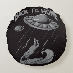 Alien-UFO-Surfing-Illustration mit Zurück nach Hau Rundes Kissen
