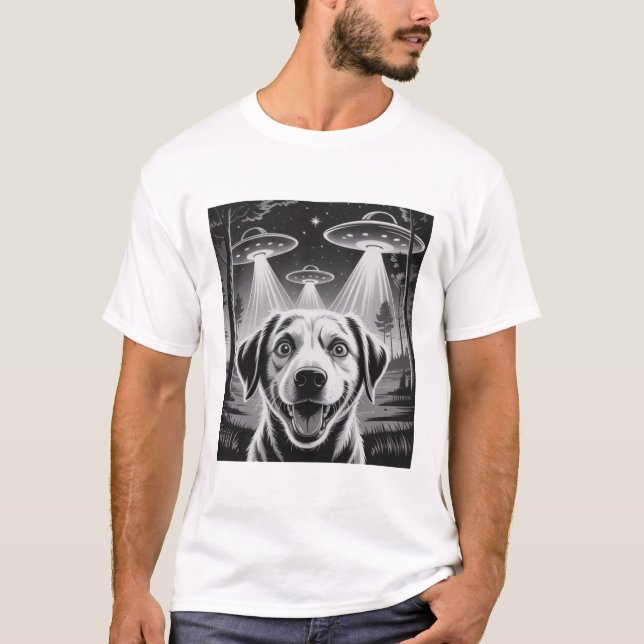 Alien UFO Taking a Selfie Dog Mom Dad  T-Shirt (Vorderseite)