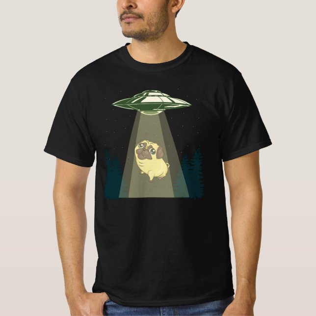 Alien UFO und ein Niedlicher Adorable Mops für Ana T-Shirt (Vorderseite)