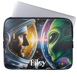 Alien und Astronaut im Weltraum Personalisiert Laptopschutzhülle