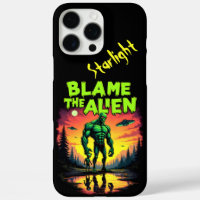 Alien wird unter dem mystischen Sonnenuntergang di