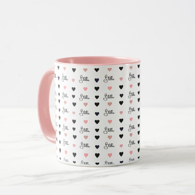 Alignierte rosa Herzen mit Name wiederholt Tasse (Vorderseite Links)