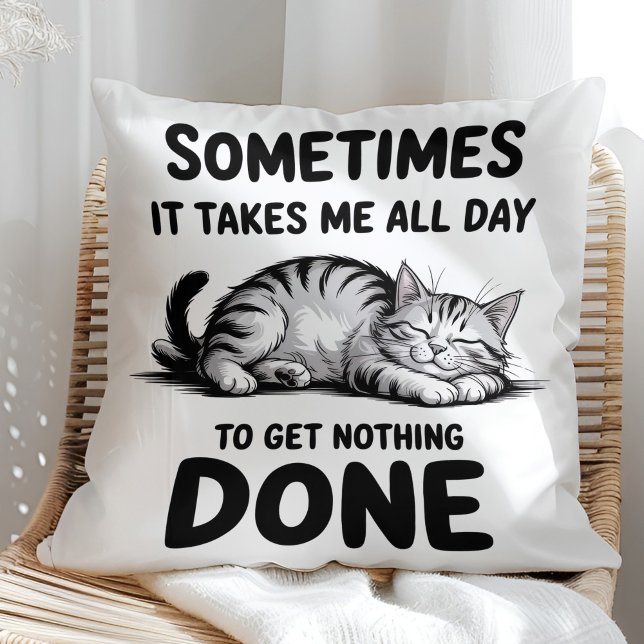 "All Day Doing Nothing" Funny Lazy Cat Kissen ("All Day Doing Nothing" Funny Lazy Cat Throw Pillow in a sunny boho neutral rattan chair)