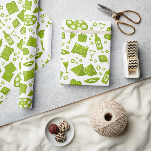 All The Symbols For Passover In Green  Geschenkpapier (Kunsthandwerk)