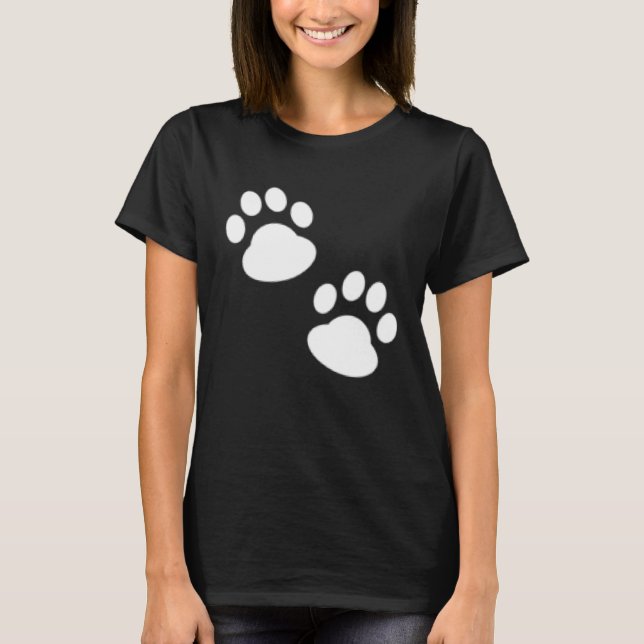 All you need is a dog and a lake with paw prints T-Shirt (Vorderseite)