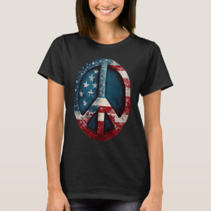 Alle amerikanischen Friedenszeichen mit amerikanis T-Shirt