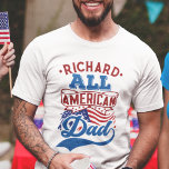 Alle amerikanischen Papa 4july patriotische Famili T-Shirt<br><div class="desc">Feiern Sie den vierten Juli mit diesem patriotischen T - Shirt mit der Formulierung "All American Papa" in rot und hellblau Retro-Stil Schriftart über die ikonische US Flagge-Flagge der USA. Dieser T - Shirt ist einfach mit Ihrem Namen anpassbar und eignet sich ideal für jedes Party oder Familienunternehmen am 4....</div>