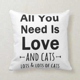 Alle, die Sie benötigen, ist Liebe… und Katzen. Kissen