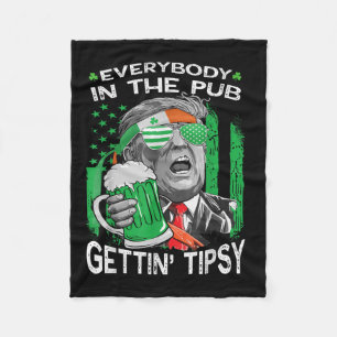 Alle im Pub bekommen Tipsy Funny St Patric Fleecedecke