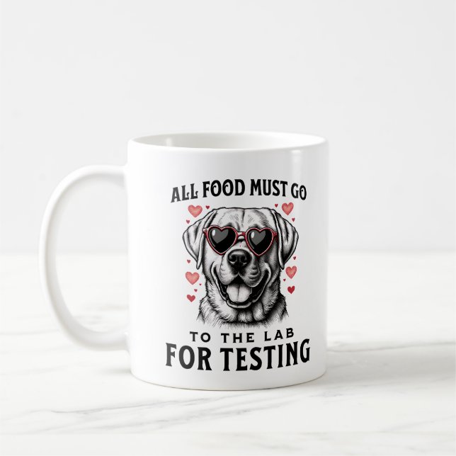 Alle Lebensmittel müssen zum Testen des Hundes an  Kaffeetasse (Links)