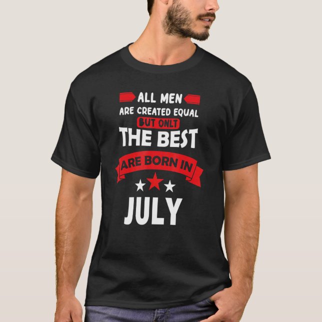 Alle Männer werden im Juli als gleichwertiges Spri T-Shirt (Vorderseite)