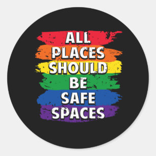 Alle Orte sollten abgesicherte Räume Gay Pride nur Runder Aufkleber