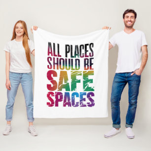 Alle Orte sollten sichere Räume sein LGBTQ Pride M Fleecedecke