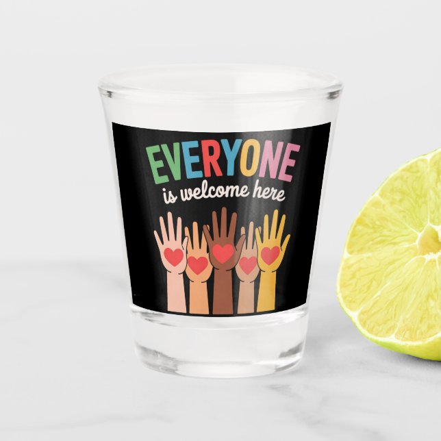 Alle sind hier willkommen schnapsglas (Vorderseite)