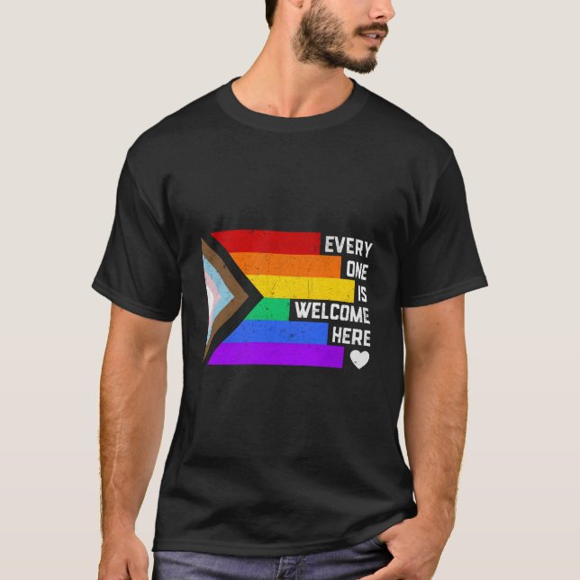 Alle sind willkommen hier Trans Gay Lgbtq Rainbow  T-Shirt (Vorderseite)