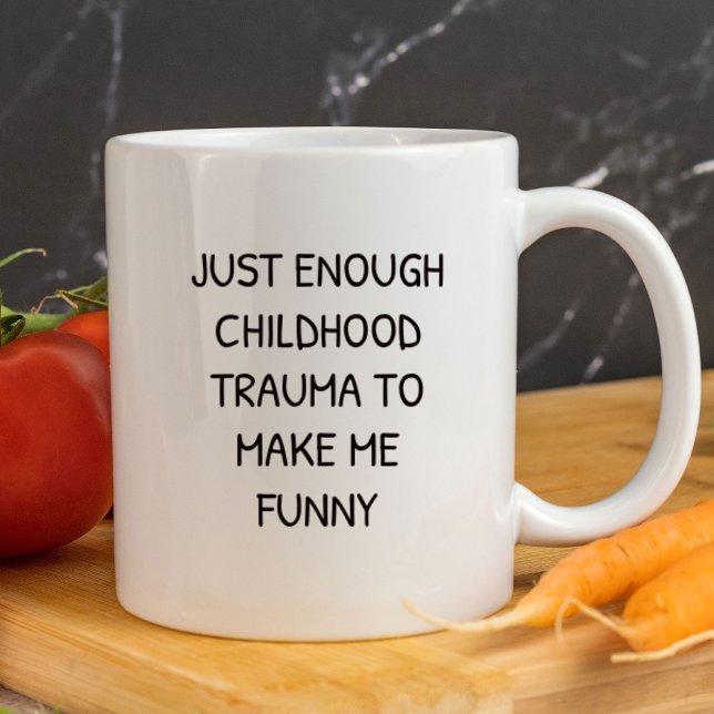 Allein genug Kindertrauma, um mich lustig zu mache Tasse (Von Creator hochgeladen)