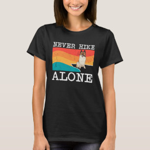 Allein wandern nie Isländischer Schäferhund Grafik T-Shirt