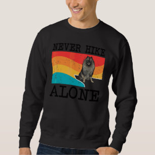Allein wandern nie Keeshond Grafik Wandern Sweatshirt