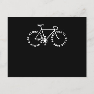 Alleinfahrende Radfahrer Postkarte