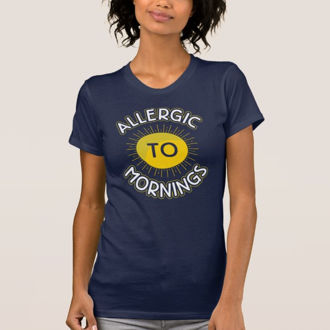 Allergisch zum Morgen-lustigen Gag T-Shirt (Vorderseite)