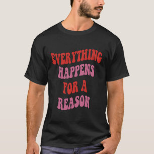 Alles geschieht aus einem Grund farbigen Text T-Shirt