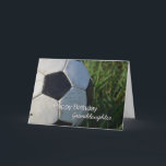 Alles- Gute zum Geburtstagfußball-Enkelin Karte<br><div class="desc">Eine Fußballgeburtstagskarte der Enkelin mit einem nahen hohen Foto eines Fußbalballs im Gras und der Wörter "alles- Gute zum Geburtstagenkelin" an der Unterseite im Weiß.</div>
