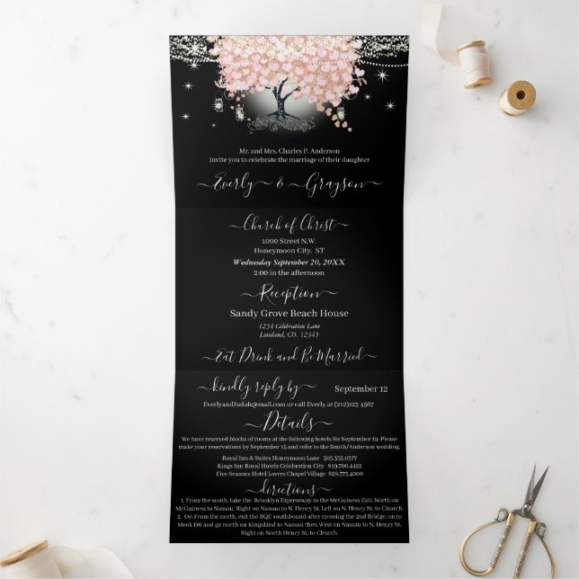 Alles in einem eleganten, rosa Herzstück, das eine Dreifach Gefaltete Einladung (Innenseite)