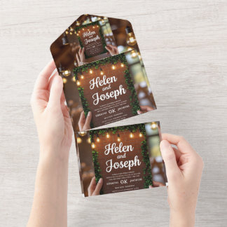 Alles in einer rustikalen Ziegelmauer & Grünanlage All In One Einladung