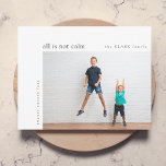 Alles ist nicht ruhig Minimal Weihnachten Aquamari<br><div class="desc">Eine stilvolle Ferienwohnung Foto-Grußkarte mit klassischer Typografie "alles ist nicht ruhig" in schwarz auf einem sauberen, weißen Hintergrund mit einer leuchtend türkisfarbenen aquamarinen Aquablau Farbe auf der Rückseite. Foto und Text lassen sich einfach für eine persönliche Touch anpassen. Ein einfaches, minimalistisches und zeitgenössisches Weihnachtsdesign, das sich in dieser Urlaubssaison auszeichnet!...</div>
