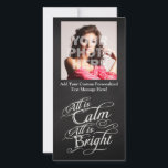 Alles ist ruhig, alles ist hell khalkboard Weihnac Feiertagskarte<br><div class="desc">Alles ist ruhig,  alles ist hell. Dunkle Holzkohle graue Kalkboard schwarze Bretter Hintergrund mit Kreide-Look extravagante Schrift geschrieben mit Worten aus dem berühmten Weihnachtskarol,  Silent Night. Ein hübsches und fühlendes Element,  das an die Schönheit und den Glanz der Saison erinnert!</div>