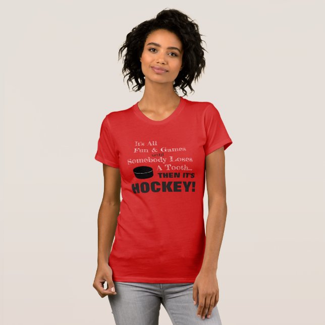 Alles Spaß und Spiele..dann ist es HOCKEY! T-Shirt (Vorne ganz)