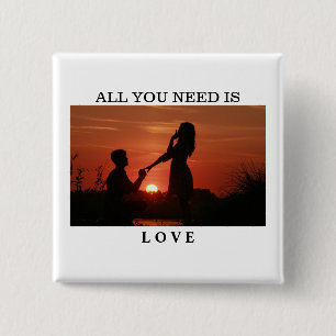 Alles, was du brauchst, ist Liebe-Paar-Jubiläums-Z Button