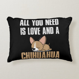 Alles, was du brauchst, ist Liebe und Chihuahua Dekokissen