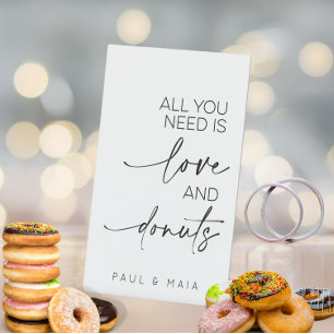 Alles was du brauchst ist Liebe und Donuts Hochzei Sockelschild