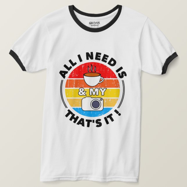 Alles, was ich brauche, ist Kaffee und meine Kamer T-Shirt (Design vorne)
