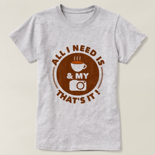 Alles, was ich brauche, ist Kaffee und meine Kamer T-Shirt (Design vorne)