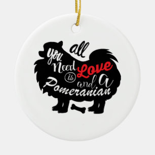Alles was ich brauche, ist Liebe und ein Spitz Keramik Ornament