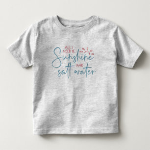 Alles, was ich brauche, ist Sonnenschein und Salzw Kleinkind T-shirt
