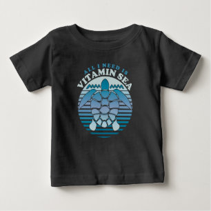 Alles, was ich brauche, ist Vitamin Sea - Retro Sc Baby T-shirt