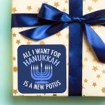 Alles, was ich für Hanukkah Gewollt habe, ist ein  Quadratischer Aufkleber<br><div class="desc">Alles,  was ich für Hanukkah Gewollt habe,  ist ein neuer POTUS. Ein neuer Präsident wäre ein großartiges Geschenk für diese jüdische Person. Ein cooler Anti-Trump-Judentum für einen Juden,  der will,  Donald Trump zu implizieren. Bleiben Sie mit diesem politischen Design für Chanukah.</div>