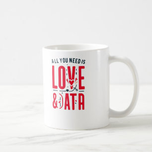 Alles was Sie brauchen ist Liebe & Daten - Funny T Kaffeetasse