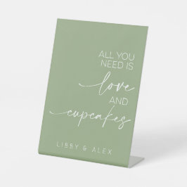 Alles was Sie brauchen ist Liebe und Cupcakes sind Sockelschild