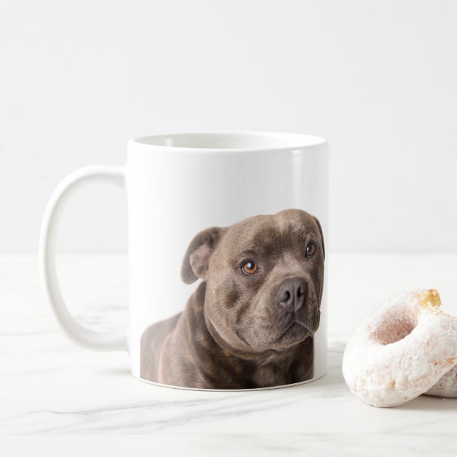 Alles, was Sie brauchen, ist Liebe und eine Staffy Kaffeetasse (Mit Donut)